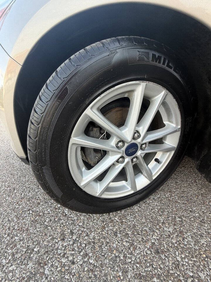 Used 2016 Ford Focus SE FWD image 21