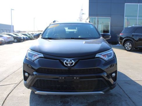 Used 2016 Toyota RAV4 SE image 2