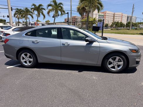Used 2024 Chevrolet Malibu LS w/ Driver Confidence Package FWD image 4