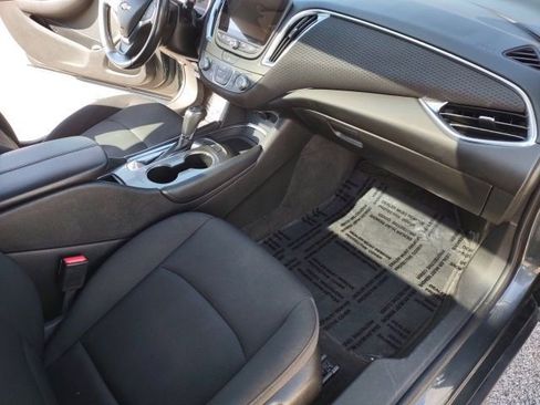 Used 2018 Chevrolet Malibu LT FWD image 23