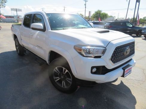 Used 2019 Toyota Tacoma 2WD Double Cab image 3