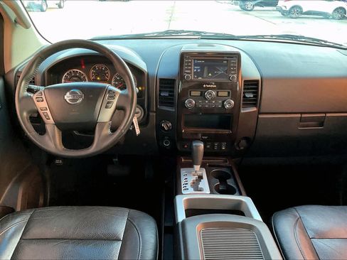 Used 2015 Nissan Titan SL w/ SL Moonroof Package image 15