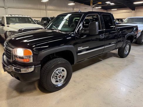 Used 2007 GMC Sierra 2500 SLE w/ Heavy-Duty Power Package AWD/4WD image 4