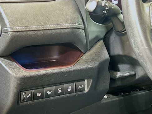 Used 2019 Toyota RAV4 Limited w/ Advanced Technology Package FWD image 8