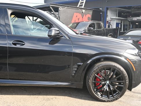 Used 2024 BMW X5 xDrive40i w/ M Sport Package AWD/4WD image 6