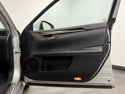 Used 2013 Lexus ES 350 w/ Luxury Pkg FWD image 30
