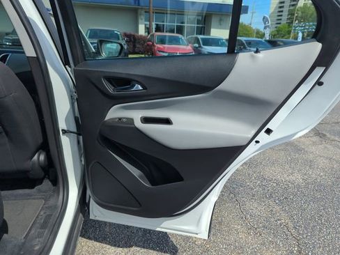 Used 2021 Chevrolet Equinox LS FWD image 28