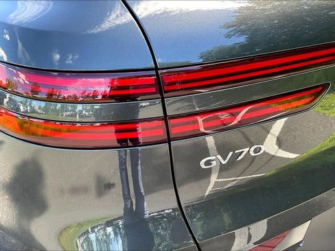 New 2026 Genesis GV70 2.5T Select image 8
