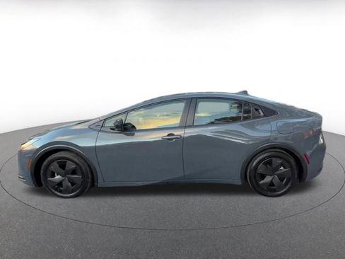 Used 2025 Toyota Prius LE image 9