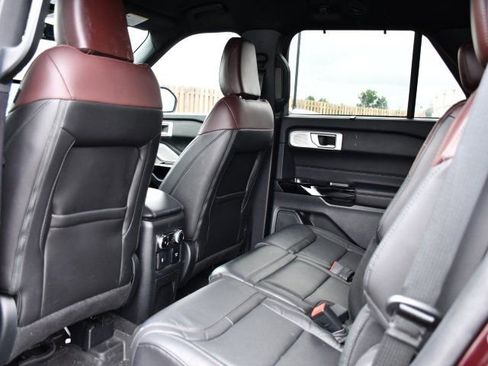 Used 2023 Ford Explorer Platinum w/ Technology Package AWD/4WD image 28