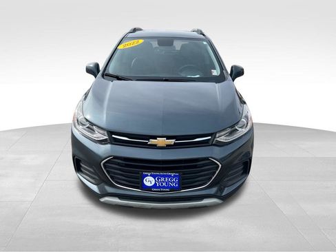 Used 2022 Chevrolet Trax LT w/ LT Convenience Package image 12