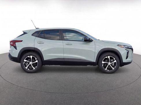 Used 2024 Chevrolet Trax RS FWD image 8