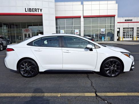 Used 2025 Toyota Corolla SE w/ Convenience Package image 7