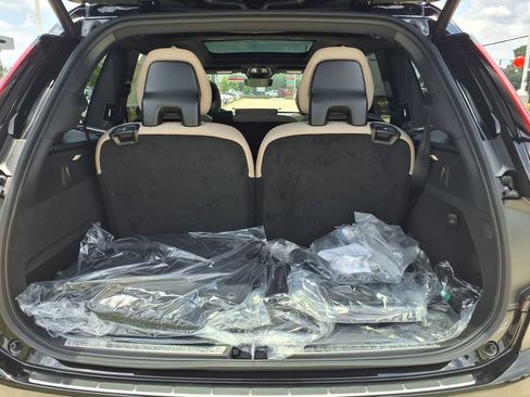 New 2026 Volvo XC90 B5 Plus w/ Protection Package Premier AWD/4WD image 9