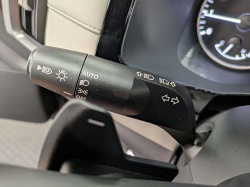 Used 2025 Nissan Pathfinder SL AWD/4WD image 18