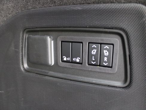 Certified 2024 Cadillac Escalade ESV Sport Platinum image 34