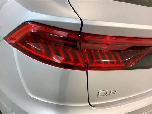 Used 2022 Audi Q8 Premium Plus image 28
