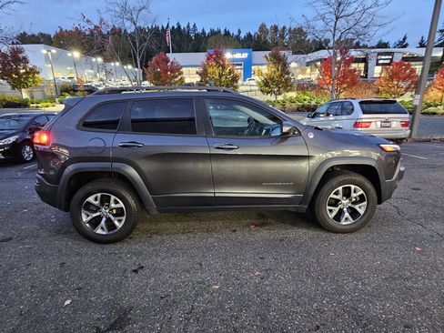 Used 2015 Jeep Cherokee Trailhawk w/ Leather Interior Group image 8