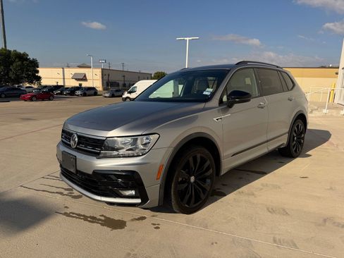 Used 2021 Volkswagen Tiguan SE R-Line image 3