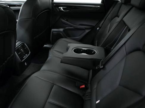 Certified 2025 Porsche Macan image 29