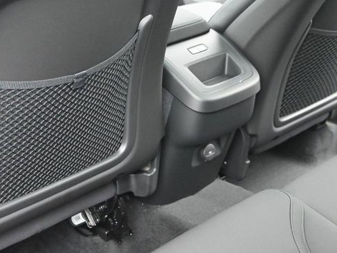 New 2026 Volvo XC60 B5 Plus w/ Protection Package Premier image 29