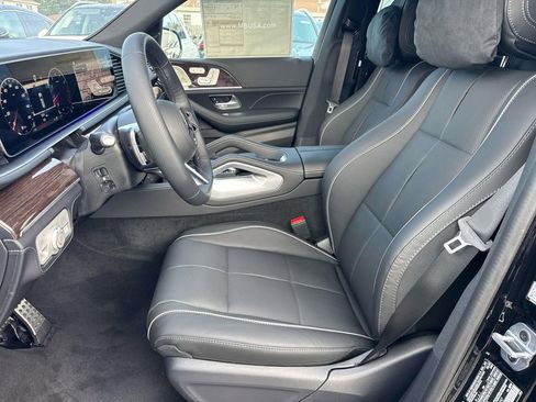 New 2026 Mercedes-Benz GLS 580 4MATIC image 9