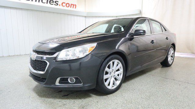Used 2015 Chevrolet Malibu LT w/ Leather Package FWD image 2