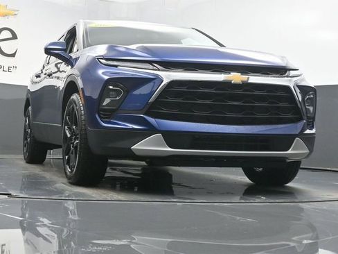 Used 2023 Chevrolet Blazer LT image 3