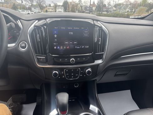 Used 2023 Chevrolet Traverse LT image 25