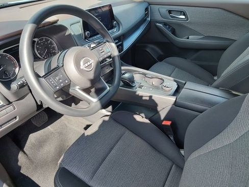 Used 2023 Nissan Rogue SV image 9