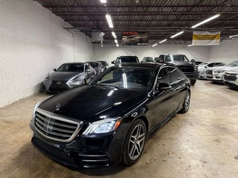 Used 2018 Mercedes-Benz S 560 4MATIC Sedan w/ AMG Line Exterior image 2