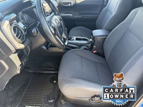 Used 2018 Toyota Tacoma TRD Off-Road w/ Technology Package image 20