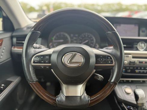Used 2016 Lexus ES 350 w/ Navigation System Package FWD image 22