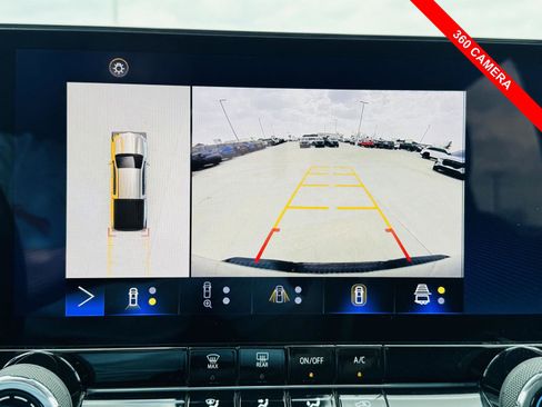 Used 2023 Chevrolet Colorado Trail Boss w/ Technology Package image 8