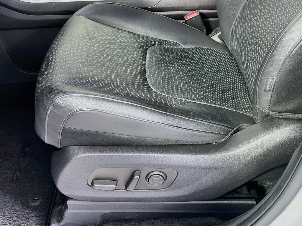 Certified 2025 Kia Carnival SX Prestige FWD image 12