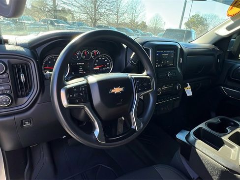 Used 2022 Chevrolet Silverado 2500 Custom w/ Custom Value Package image 21