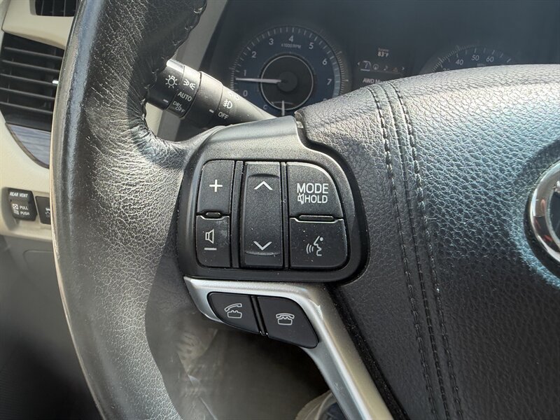 Used 2015 Toyota Sienna XLE w/ XLE Navigation Package AWD/4WD image 14