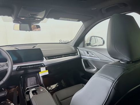 New 2025 BMW X2 xDrive28i w/ Convenience Package image 24