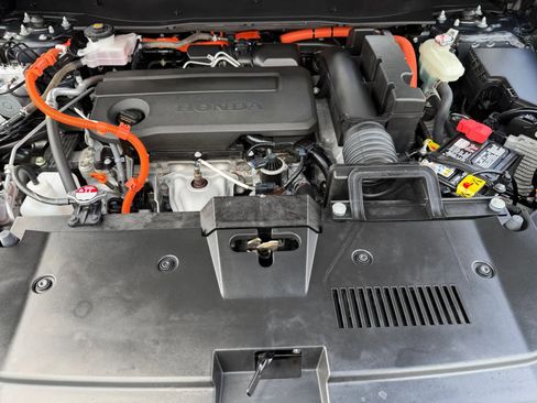 Used 2025 Honda CR-V Sport image 8