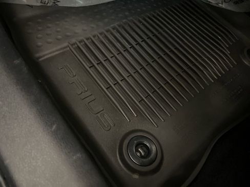 Used 2022 Toyota Prius XLE image 27