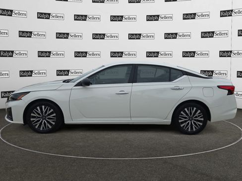 Used 2025 Nissan Altima 2.5 SV FWD image 3