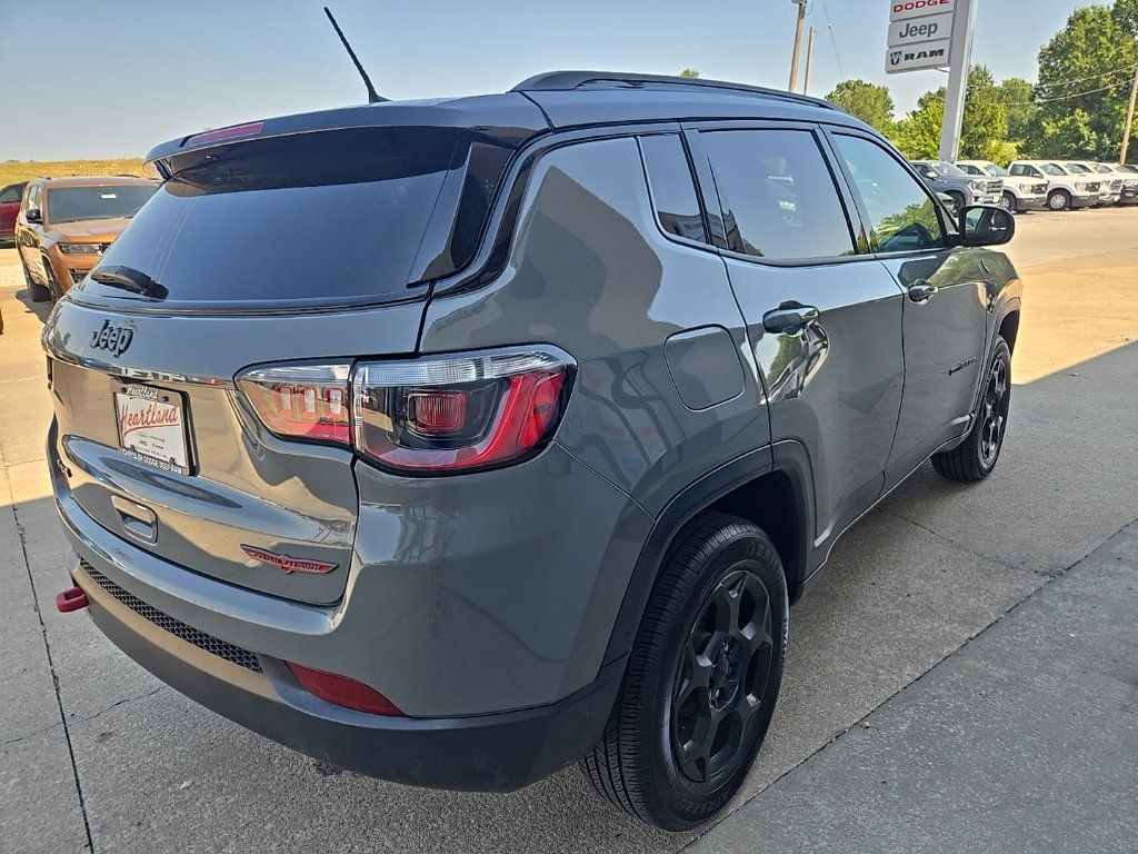 Used 2022 Jeep Compass Trailhawk w/ Trailhawk Convenience Group AWD/4WD image 13