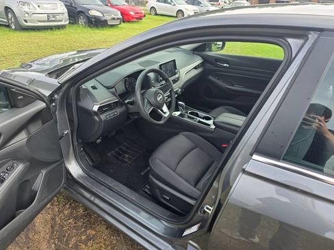Used 2024 Nissan Altima 2.5 SV FWD image 14
