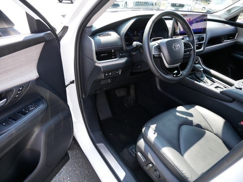 Certified 2025 Toyota Grand Highlander AWD image 5