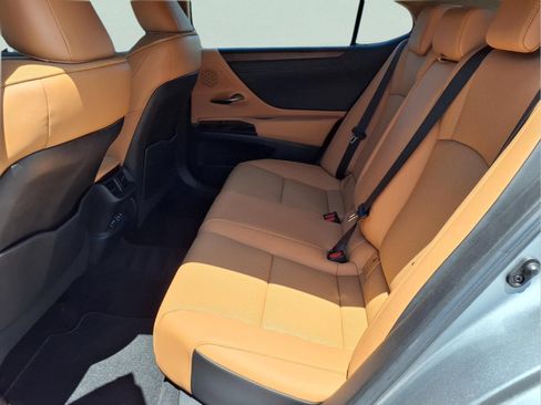 Used 2022 Lexus ES 350 w/ Premium Package FWD image 11