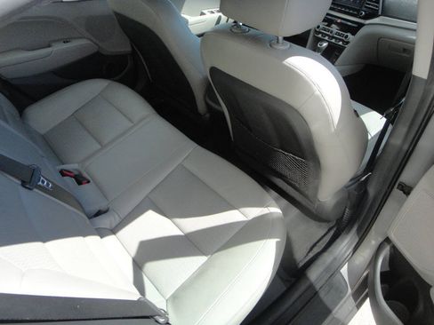 Used 2020 Hyundai Elantra Limited w/ Cargo Package (C1) FWD image 14
