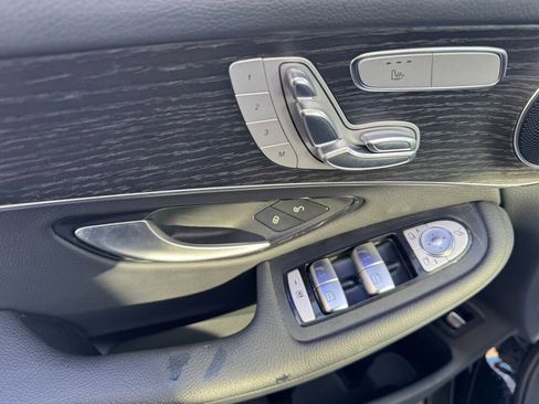 Used 2022 Mercedes-Benz GLC 300 4MATIC image 10