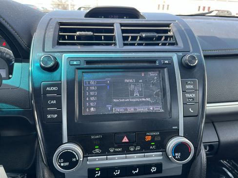 Used 2014 Toyota Camry SE w/ Moonroof Package image 17