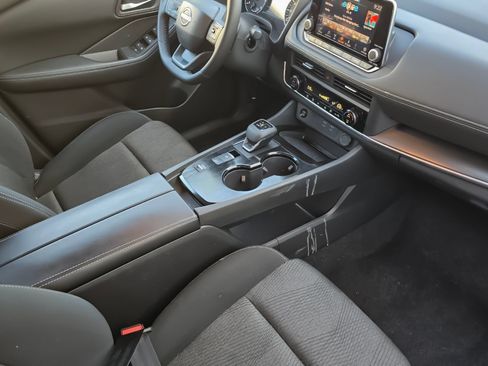 Used 2025 Nissan Rogue SV FWD image 12