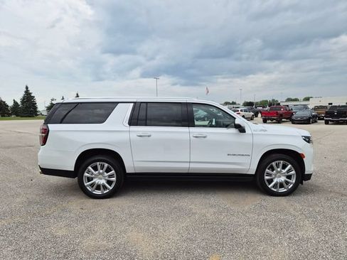 Used 2021 Chevrolet Suburban High Country w/ Premium Package AWD/4WD image 4